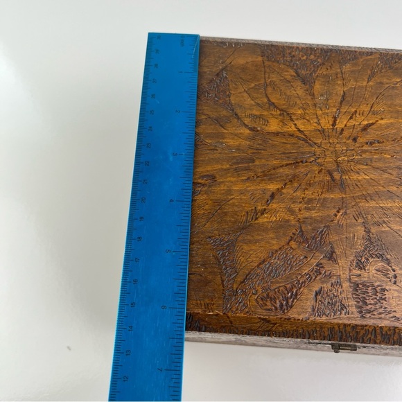 Wooden Box with Leaf Design - Picture 7 of 10